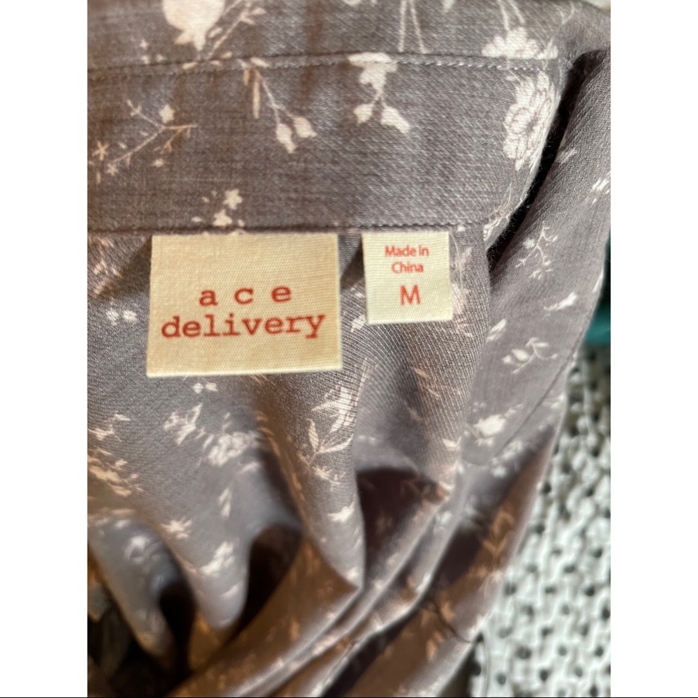 ACE Delivery Button Front Blouse Medium - Picture 4 of 4